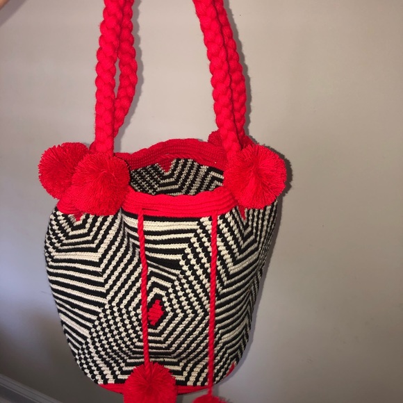 Authentic Handmade Colombian Wayuu Mochila Bag - Picture 1 of 4